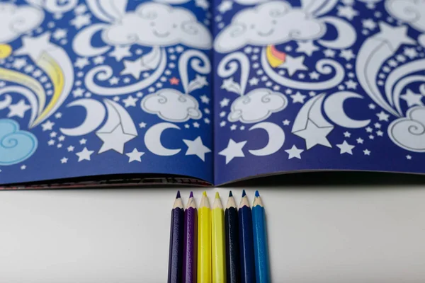 Libro Para Colorear Antiestrés Con Imágenes Nocturnas Luna Estrellas Lápices — Foto de Stock