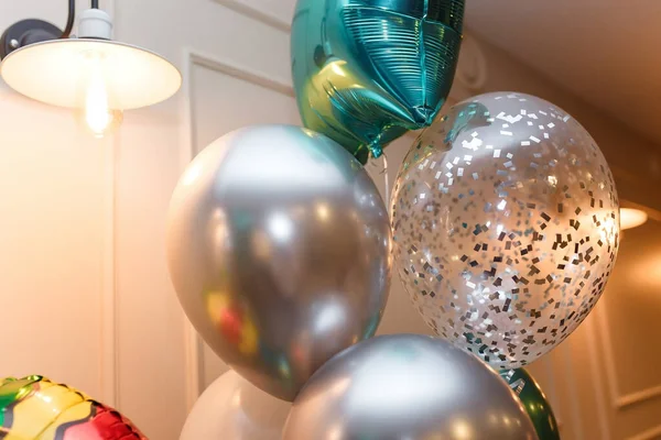 Silberne Und Transparente Heliumballons Happy Birthday Party Dekorationen — Stockfoto