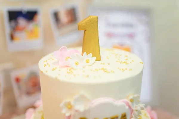 Torta Ragazza Con Fiori Crema Rosa Numero Anno Prima Festa — Foto Stock