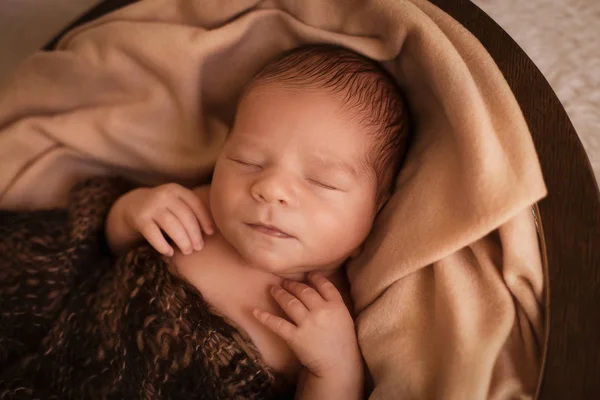 Niño recién nacido dormido —  Fotos de Stock