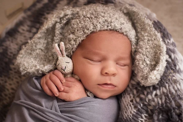 Sleeping newborn boy — Stock Photo, Image