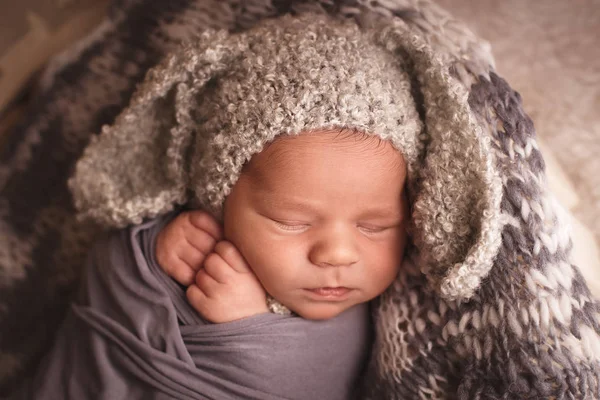 Niño recién nacido dormido —  Fotos de Stock