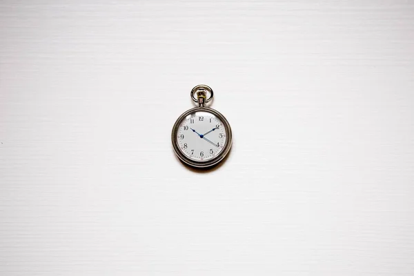 Reloj Redondo Sobre Fondo Blanco —  Fotos de Stock