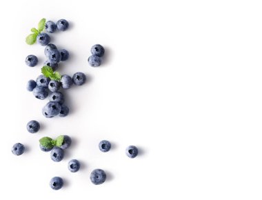 Beyaz arka plan üzerinde izole taze yaban mersini. Üstten görünüm