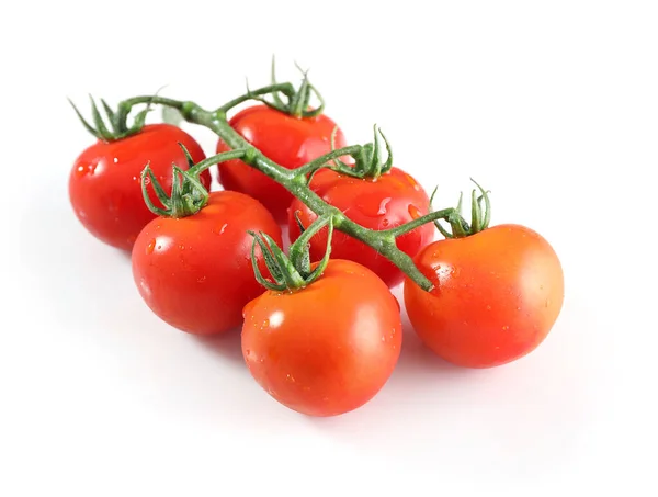 Ramo Tomates Vermelhos Maduros Isolado Sobre Fundo Branco — Fotografia de Stock