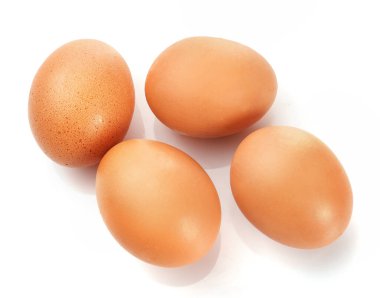 taze yumurta beyaz zemin üzerine izole.