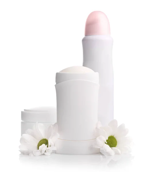 Antitraspirante Crema Fiore Isoalted Sfondo Bianco Cosmetici Diversi — Foto Stock