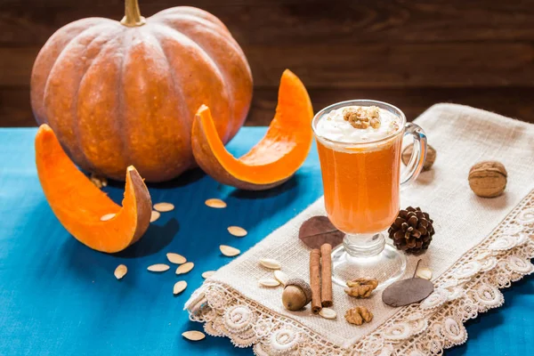 Cam kadeh içinde kabak tatlısı