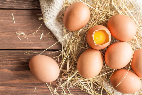 Tavuk yumurtası keten peçeteye