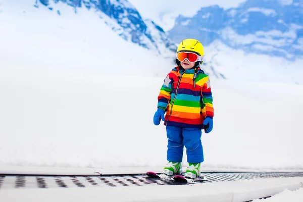 Child in ski school — Stock fotografie