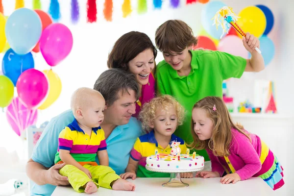 Festa de aniversário para crianças — Fotografia de Stock