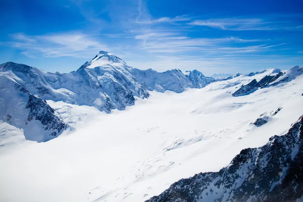 Flygfoto över schweiziska Alperna — Stockfoto