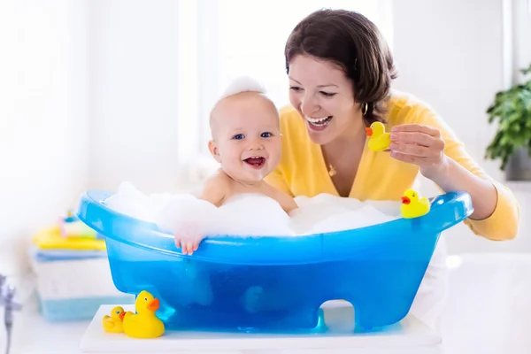 Young mother bathing baby boy — Stock Photo, Image