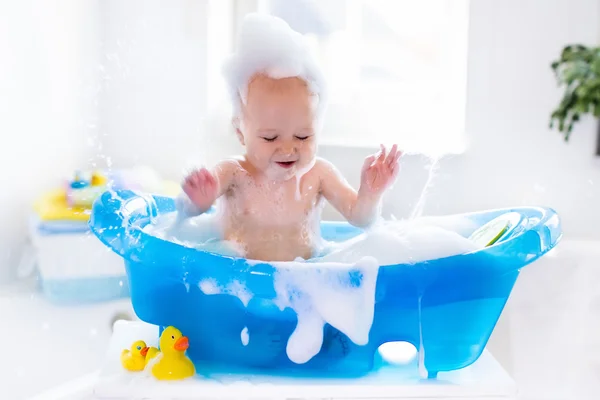 Little baby taking a bath — 图库照片