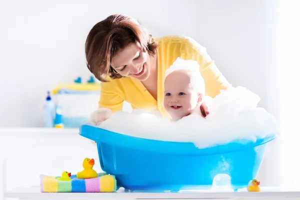 Young mother bathing baby boy — Stock Photo, Image