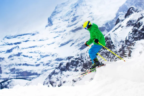 Esquí infantil en las montañas — Foto de Stock