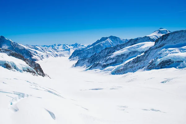 Вид с воздуха на горы Альп в Швейцарии — стоковое фото