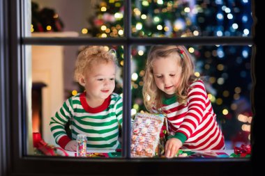 Çocuklar Noel zencefil ekmek ev yapma