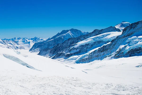 Letecký pohled na pohoří Alp ve Švýcarsku — Stock fotografie
