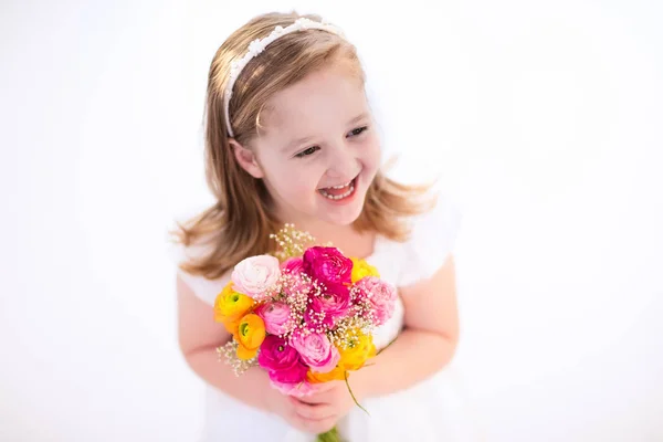 Menina com buquê de flores — Fotografia de Stock