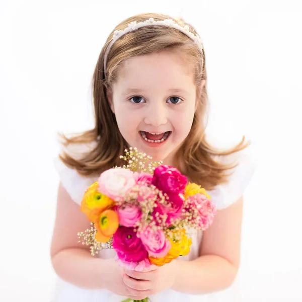 Niña con ramo de flores — Foto de Stock