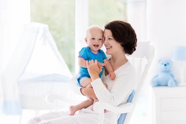 Mother and baby in bedroom — Stock Photo, Image