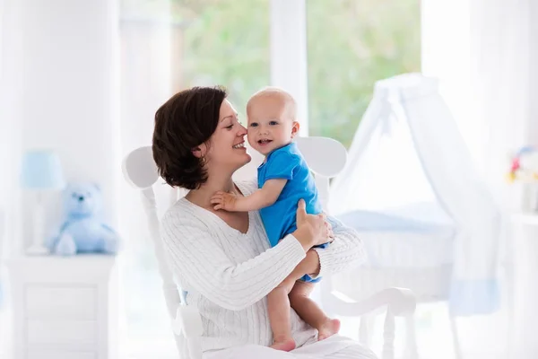 Mother and baby in bedroom — Stock Photo, Image