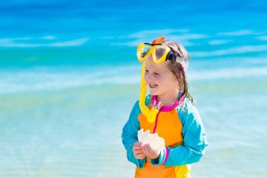 Tropikal plaj şnorkel çocuk