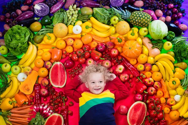 Hälsosamma frukt- och vegetabilisk kost för barn — Stockfoto