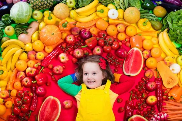 Nutrição saudável de frutas e vegetais para crianças — Fotografia de Stock