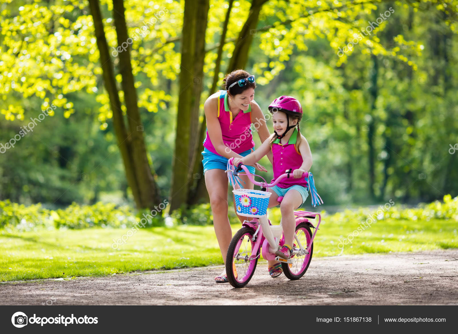 teaching child to cycle