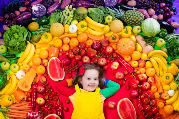 Nutrição saudável de frutas e vegetais para crianças — Fotografia de Stock