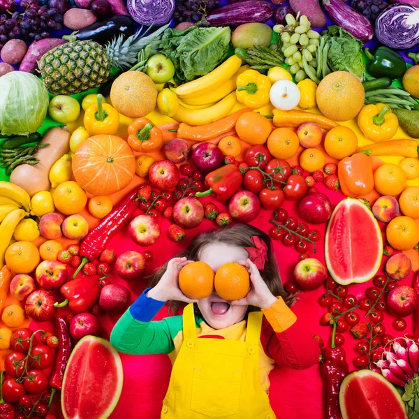 Nutrição saudável de frutas e vegetais para crianças — Fotografia de Stock