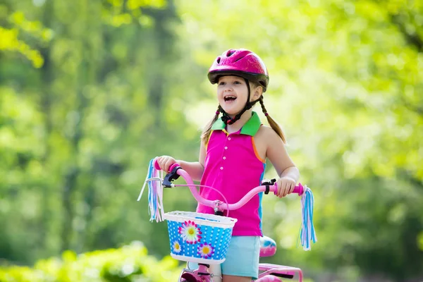 Child riding bike. Kid on bicycle. — Stock Photo, Image