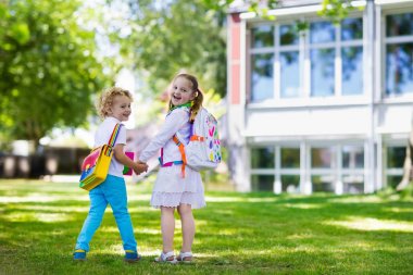 Çocuklar okula yıl başlangıç geri dönüş