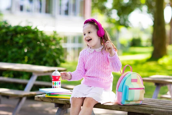 Kind terug te gaan naar school, begin van het jaar — Stockfoto