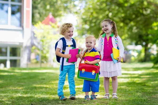 Děti se vrací do školy, začátek roku Royalty Free Stock Obrázky