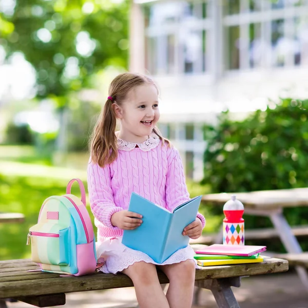 子の学校年度の開始に戻る — ストック写真