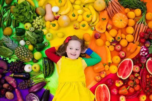 Hälsosamma frukt- och vegetabilisk kost för barn — Stockfoto