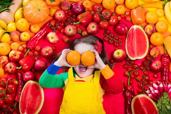 Zdrowe owoce i warzywa żywienia dla dzieci — Zdjęcie stockowe
