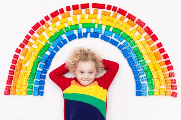 Rainbow bloki plastikowe zabawki gry dziecko — Zdjęcie stockowe