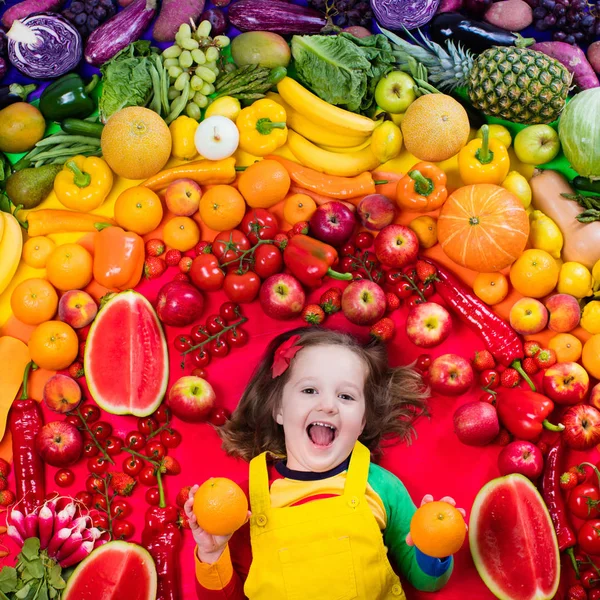 Nutrição saudável de frutas e vegetais para crianças — Fotografia de Stock