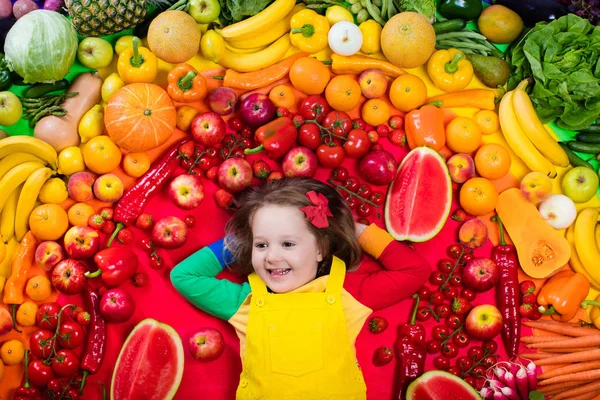 Nutrição saudável de frutas e vegetais para crianças — Fotografia de Stock