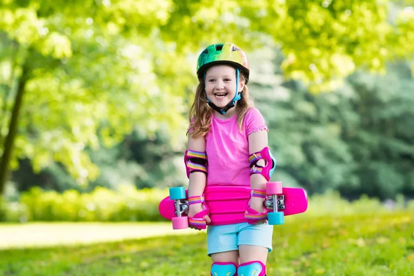 Çocuk sürme kaykay yaz Park