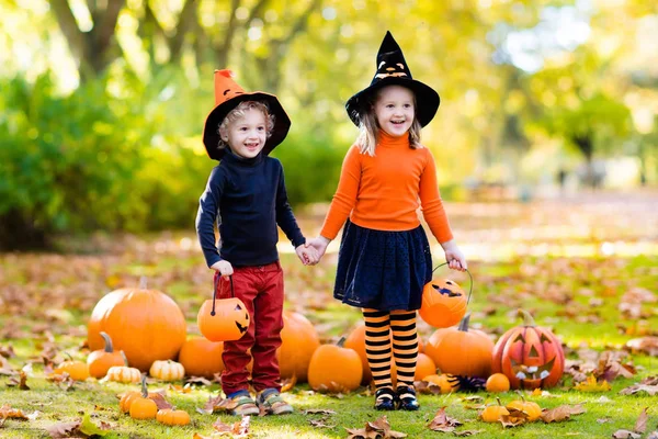 Tök Halloween jelmezeket a gyerekek — Stock Fotó