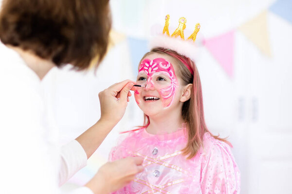 Face painting for little girl birthday party