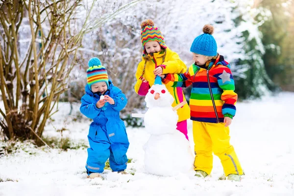 Kids building snowman. Children in snow. Winter fun. — Stock Photo, Image