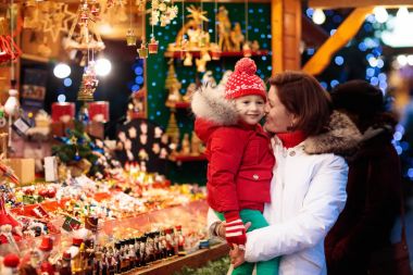 Aile Noel alışveriş sunar