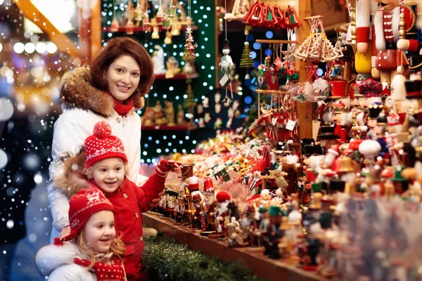 Aile Noel alışveriş sunar