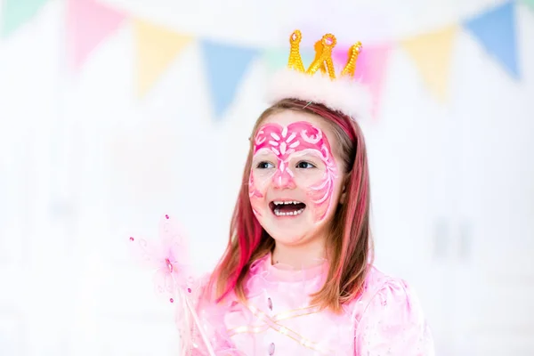 Kinderschminken für kleine Mädchen Geburtstagsfeier — Stockfoto
